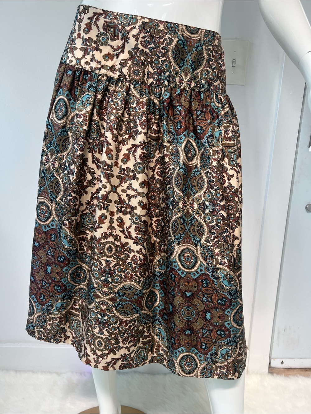 100% Silk Banana Republic Paisley Skirt Bohemian women’s size 10